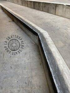Ledges Plaza de Ramon Berenguer skate spot